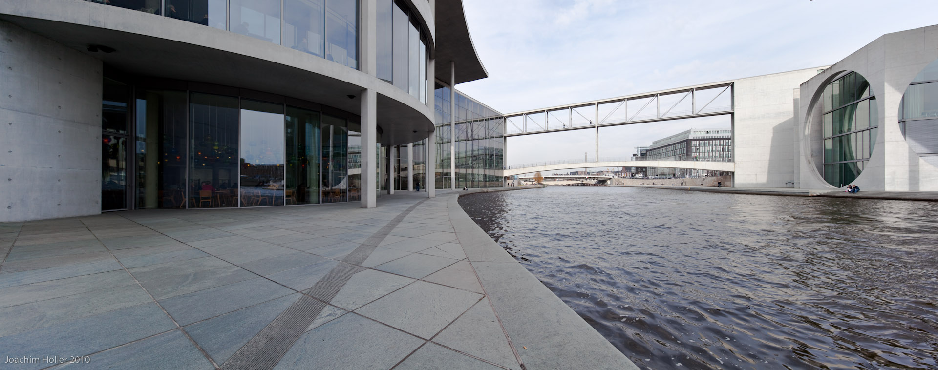 2 shots sideways shifted ±12 mm handheld - 35 MPixel on 5D II